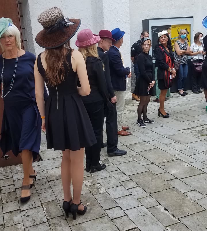 Backstage: Warten auf den Auftritt. Bild: © Brigitte Karch