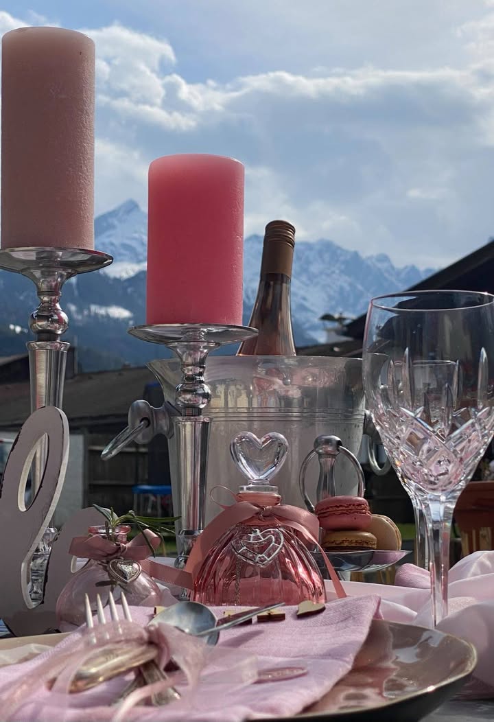 Bei sonnigem Wetter Muttertag daheim auf dem Balkon genießen. Foto: 4Eck Restaurant & Bar, Garmisch-Partenkirchen