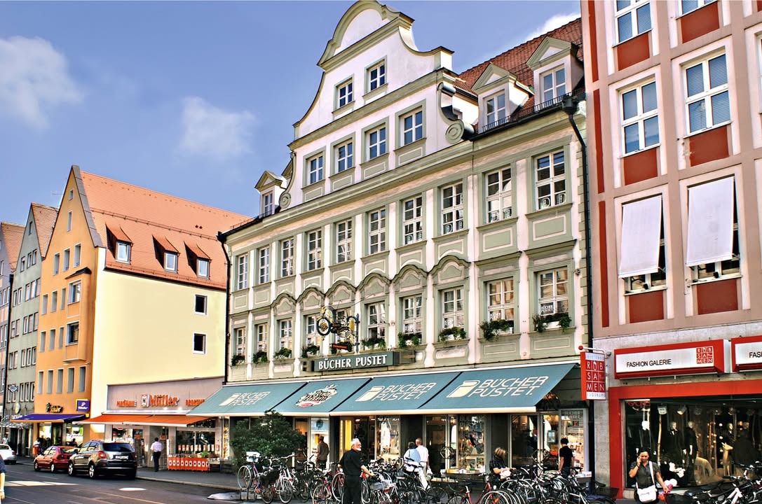 Bücher Pustet Augsburg. Foto: © Archiv Friedrich Pustet GmbH & Co. KG