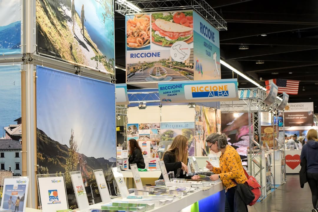 Reisefreudige erhalten auf Wunsch fundierte Beratung über Reiseziele. Foto: www.freizeitmesse.de