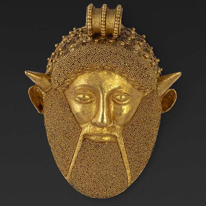 Anhänger in Form des Kopfes vom Flussgott »Acheloos«, Nachbildung, Gold, Mitte des 19. Jahrhunderts. Fotograf: Stefano Dal Pozzolo. © Villa Giulia Etruscan National Museum, Rome