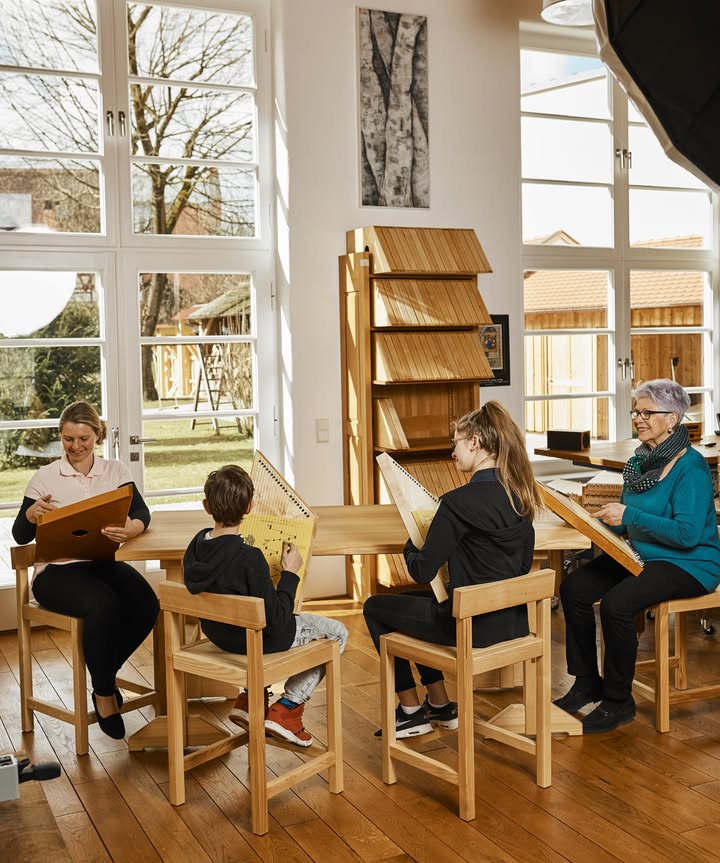 In der Gruppe auf der Zauberharfe zu spielen ist beglückend. Foto: © Tim Hufnagl