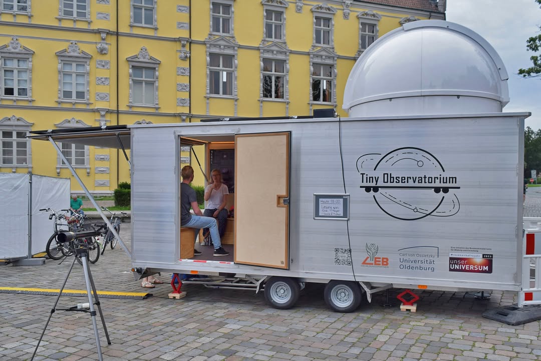 Tiny Observatorium, Schlossplatz | © Ländliche Erwachsenenbildung (LEB) in Niedersachsen e. V.
Weitere Infos: klaus-tschira-stiftung.de