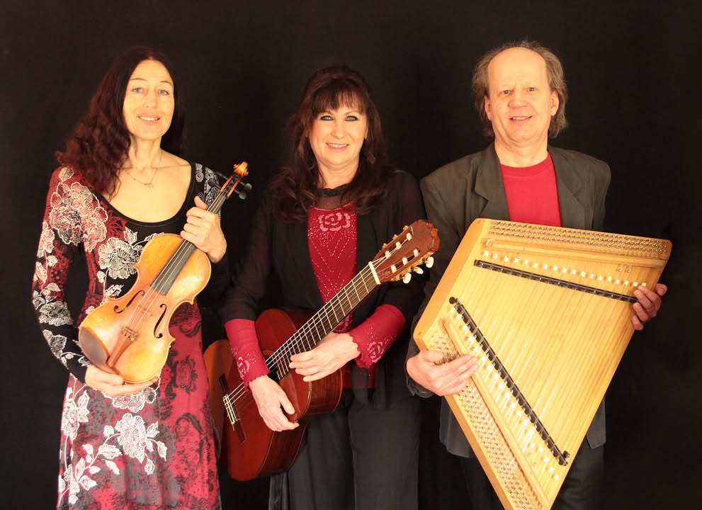 Rudi Zapf, Klöppelvirtuose , Jazzgeigerin Sunny Howard und der virtuosen und feinfühligen Gitarristin Ingrid Westermeier