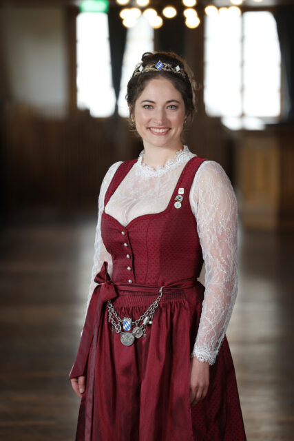 Bayerische Bierkönigin 2023/2024 Mona Sommer. Foto: Bayerischer Brauerbund e.V.
www.bayerische-bierkönigin.de