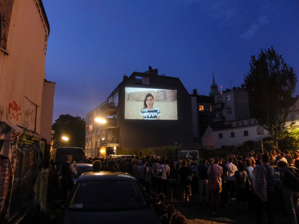 A Wall Is A Screen. Symbolbild aus einer anderen Stadt. Foto: Nadine Mayer