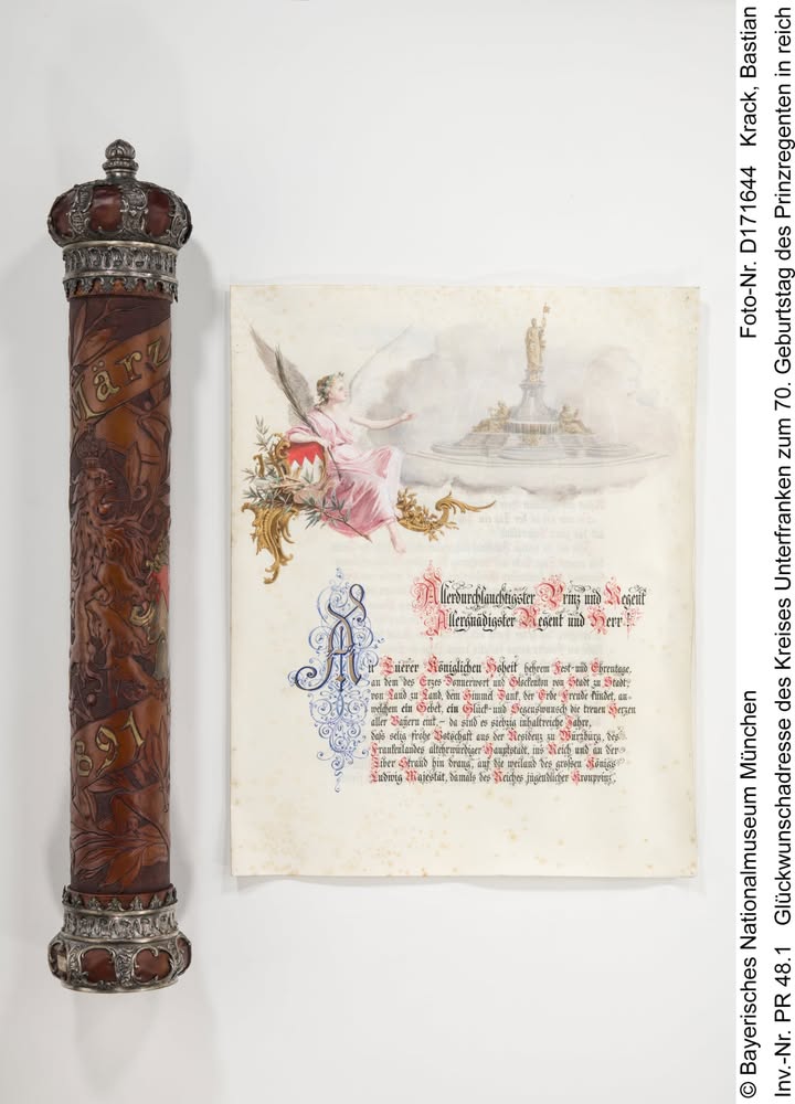 Glückwunschadresse des Kreises Unterfranken und Aschaffenburg zum 70. Geburtstag des Prinzregenten 1891 in reich verziertem Lederetui. © Bayerisches Nationalmuseum. Foto: Bastian Krack