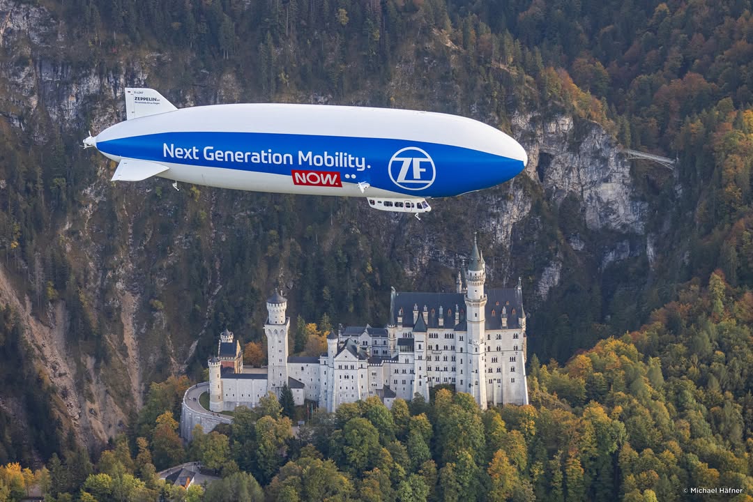 Zeppelin Luftschiff über Festspielhaus Neuschwanstein. Bild: ©Michael Haefner