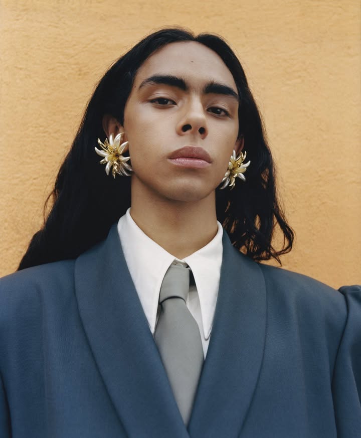 Nadine Ijewere Flower Earrings aus der serie What-s up. 2019. Foto: © Nadine Ijewere