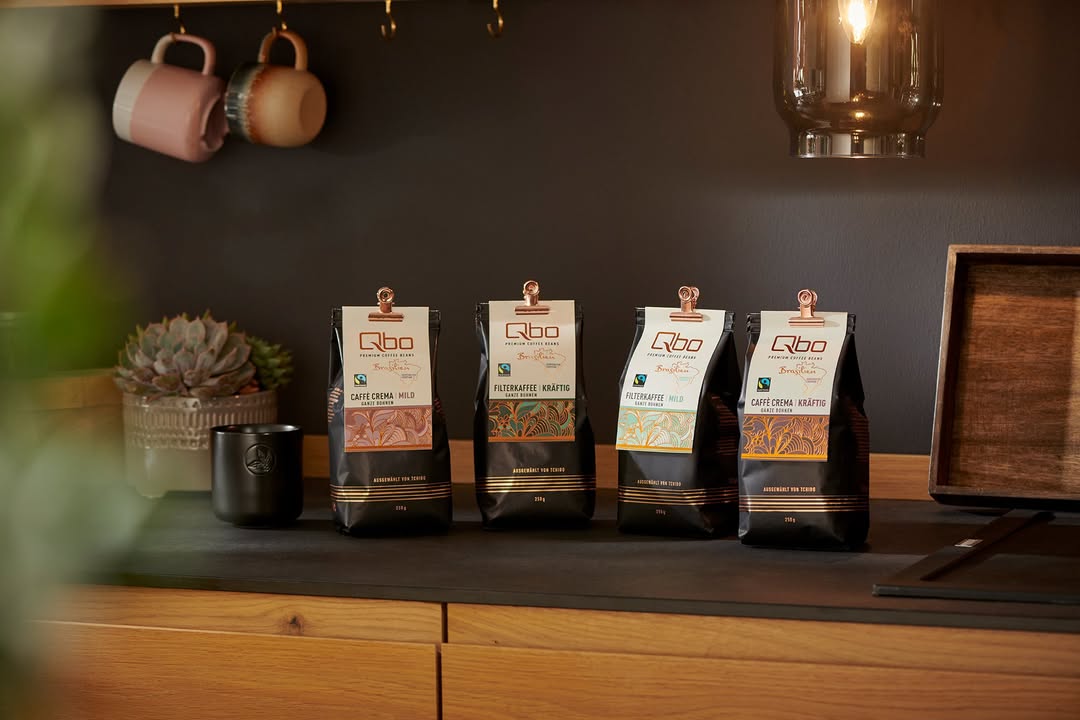 Die vier neuen Qbo Spitzenkaffees gibt es als Filterkaffee und Caffè Crema, jeweils in mild und kräftig. Foto: ©Tchibo