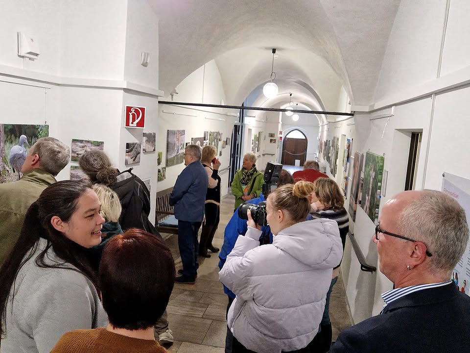 Interessiertes Publikum im Seniorenwohnen Bürgerheim in Rothenburg ob der Tauber.